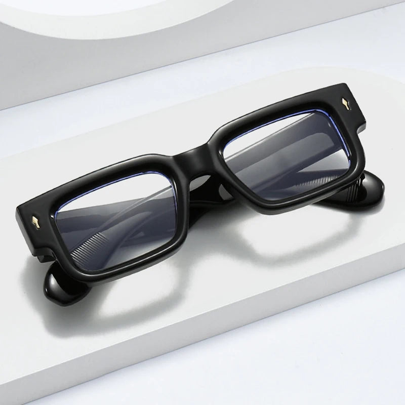 SkandiShop Square Retro Glasses Frame – Wide-Legged Vintage Style with Modern Protection